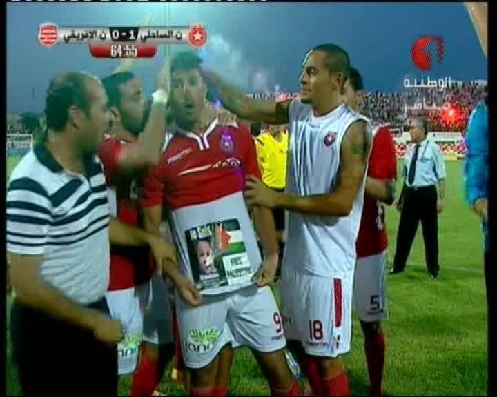 بالفيديو.. لاعب النجم الساحلي يهدي هدفه للطفل علي دوابشة