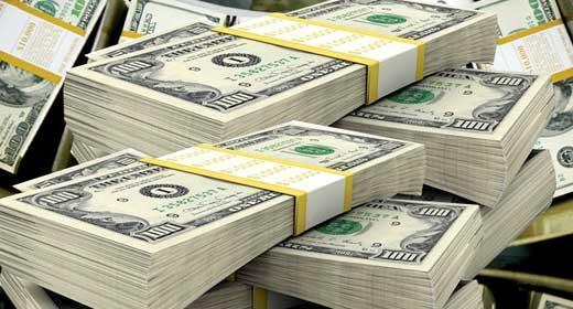 رويترز: الدولار يرتفع لأعلى مستوياته في 9 أشهر مقابل اليورو