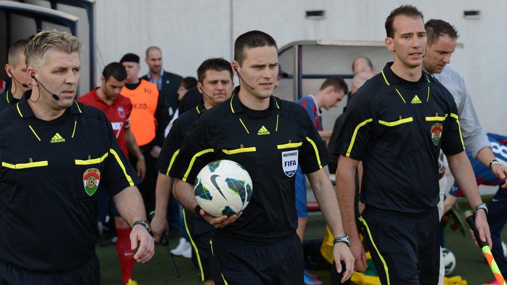 طاقم حكام مجري لمباراة الأهلي والزمالك