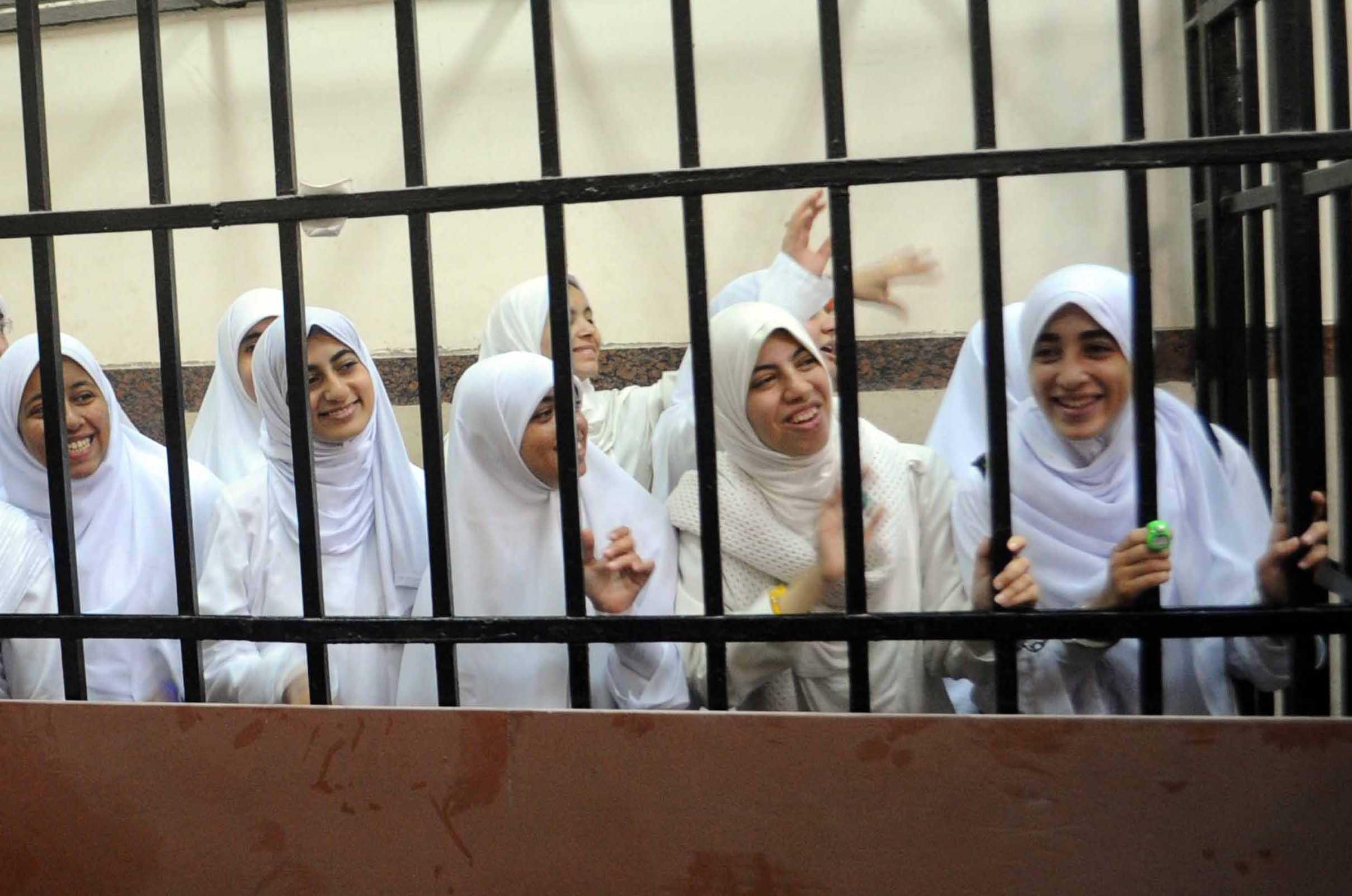 نيابة دمياط تجدد حبس 10 معتقلات للمرة الثامنة وتعتقل المحامي