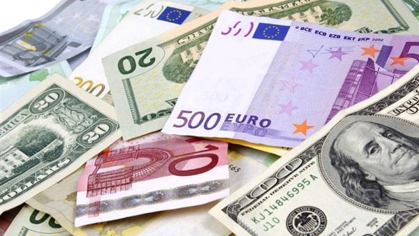 الدولار يسجل 12.70 جنيهًا للبيع في تعاملات السوق السوداء اليوم