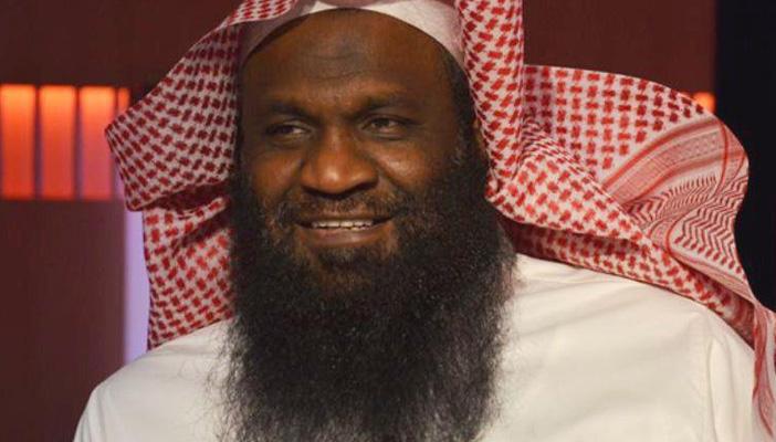 إمام الحرم المكي السابق يتبنى حملة للإبلاغ عن عناصر “تنظيم الدولة”