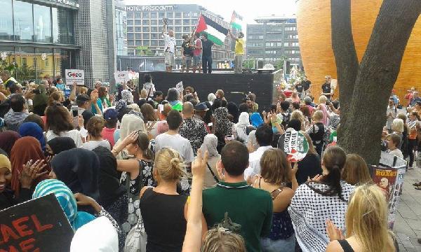 احتجاجات أمام “BBC” تنديدًا بتغطيتها السيئة للعدوان على غزة