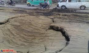 توقف حركة المرور للقادم من نفق الـتسعين جراء هبوط أرضي بالدائري