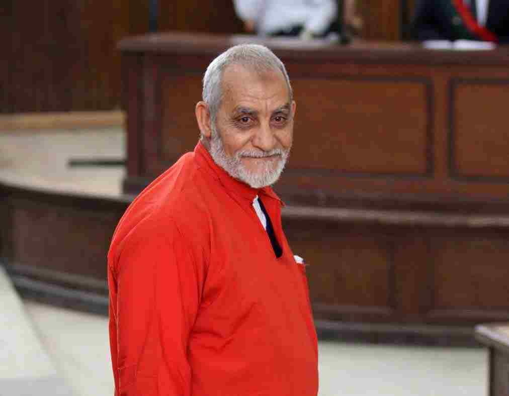 النيابة العامة تحيل “بديع” للمحاكمة بتهمة الاعتصام المسلح بـ”رابعة”