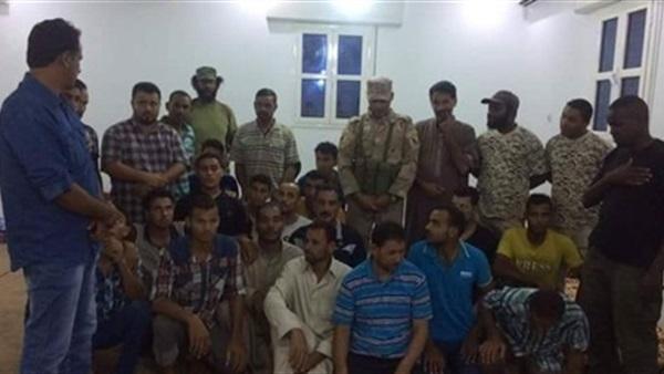 أول صورة للمصريين المختطفين في ليبيا بعد تحريرهم