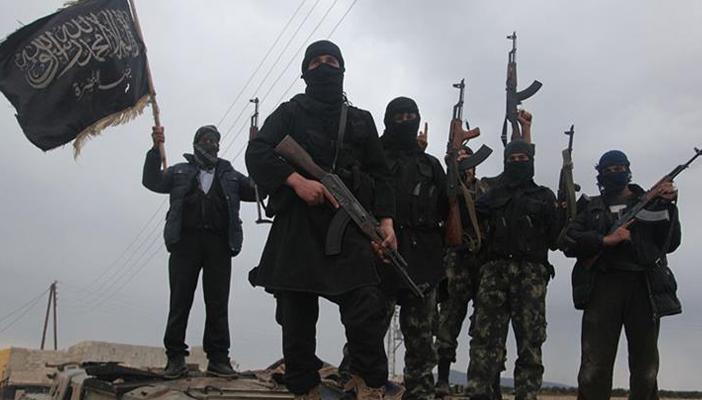 خوفًا من تقدم المعارضة.. الجيش النظامي ينسحب من منطقة رئيسية غرب سوريا