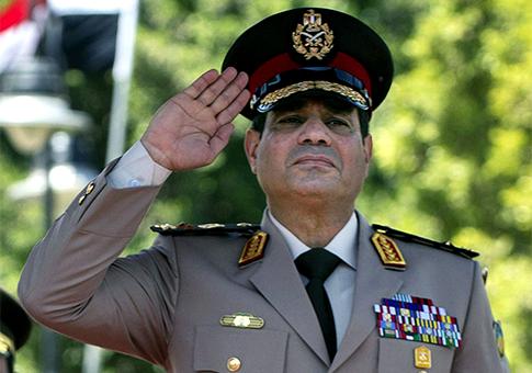 حرية العسكر..الاعتداء علي مراسلنا لحيازته “كاميرا وقناع غاز”