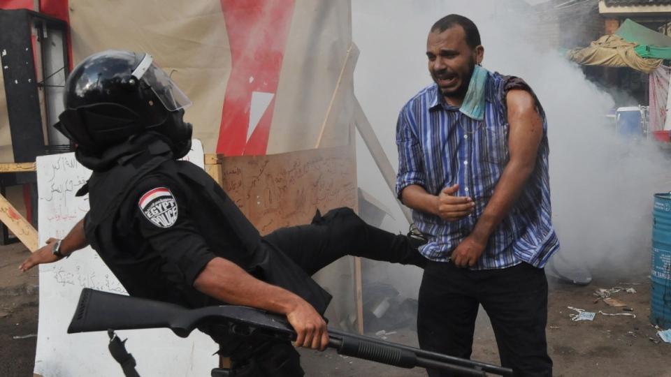 رابعة: عن “إنسان ما قبل الفضّ” – وائل قنديل