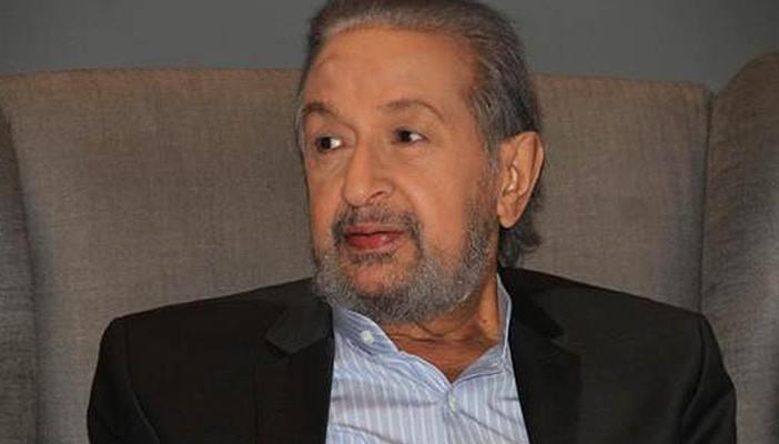 جثمان الفنان نور الشريف يصل مسجد الشرطة بـ”أكتوبر”