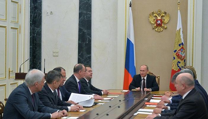 “بوتين” يبحث مع مجلس الأمن الروسي إجراءات لمكافحة “تنظيم الدولة”