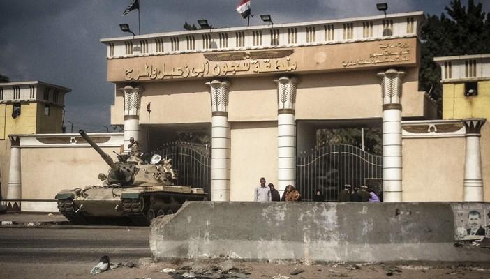 بعد وفاة الحاج رضوان.. معتقلو سجن “أبو زعبل” يضربون عن الطعام