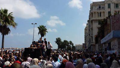 الآلاف يحتشدون بكورنيش الأسكندرية