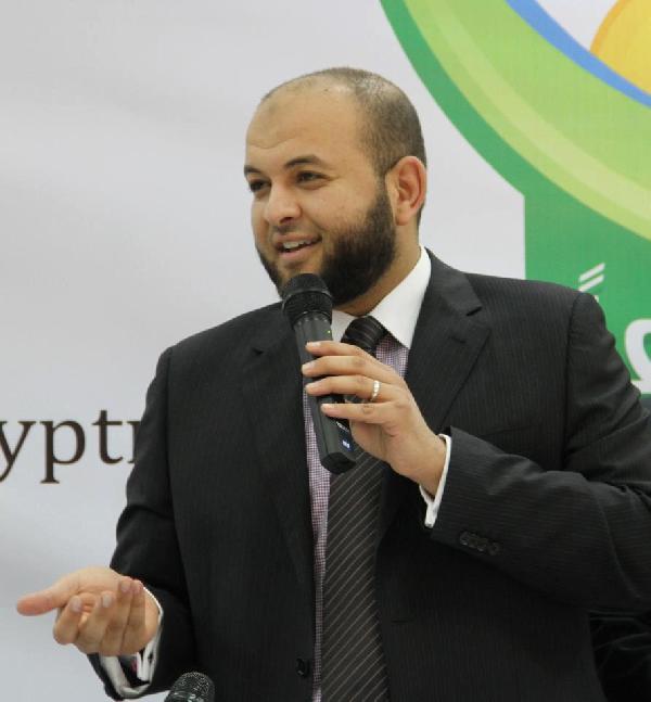 أحمد عارف: القناصة تستهدفنا وسنواصل سلميتنا