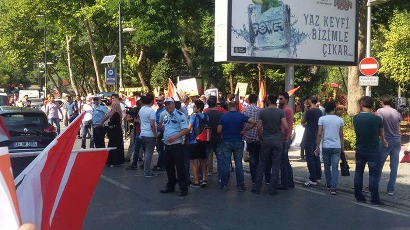 وقفة بإسطنبول تزامنًا مع ذكرى “رابعة”