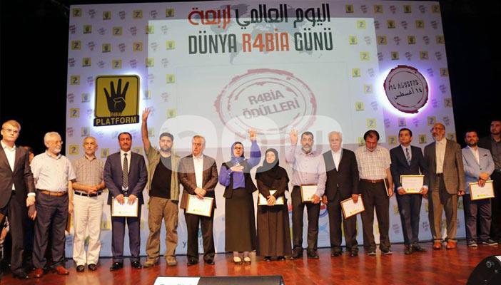 بالصور.. مسؤولون أتراك في “اليوم العالمي لرابعة” بإسطنبول