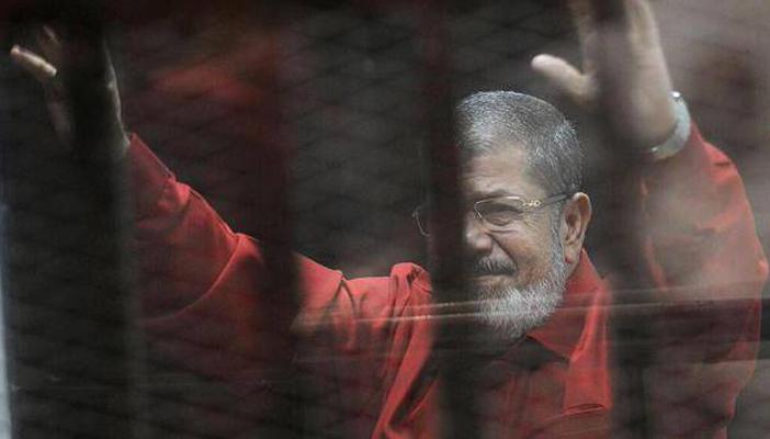 “كونفرسيشن”: أين المدافعون عن الديمقراطية ومرسي يواجه الإعدام؟