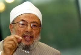 القرضاوي يطالب المصريين بالخروج لنصرة الحق