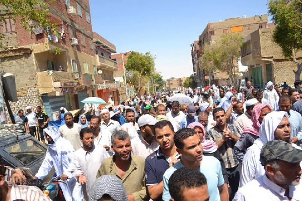 بالصور.. حشود تخرج من المجمع الاسلامى الكبير بالوادى الجديد