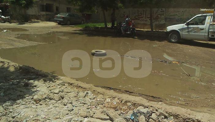 مياه الصرف الصحي تغزو شوارع أبو حماد.. والأهالي يستغيثون