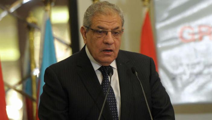 محلب يعرب عن رضاه بمجهوداته.. وسياسيون: حكومة تلميع بلا نتائج مرضية