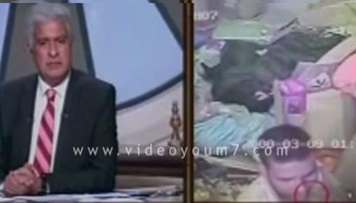 بالفيديو.. أمين شرطة يسرق محل ذهب أثناء مداهمة