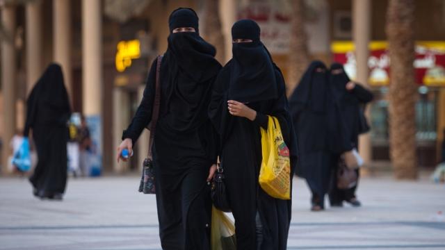 “الجلد” لسيدة أعمال سعودية وصفت أعضاء “الهيئة” بالكاذبين