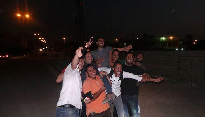 بالصور.. خروج المصور أحمد رمضان بعد سداد كفالة 5 آلاف جنيه