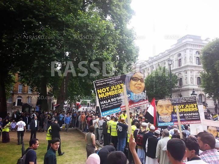 تظاهرة أمام مكتب رئيس الوزراء البريطاني ضد الانقلاب