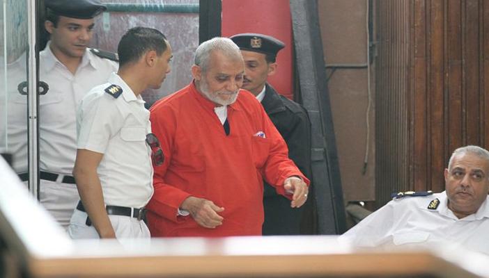 تأجيل محاكمة بديع و104 آخرين في قضية أحداث الإسماعيلية لمنتصف سبتمبر