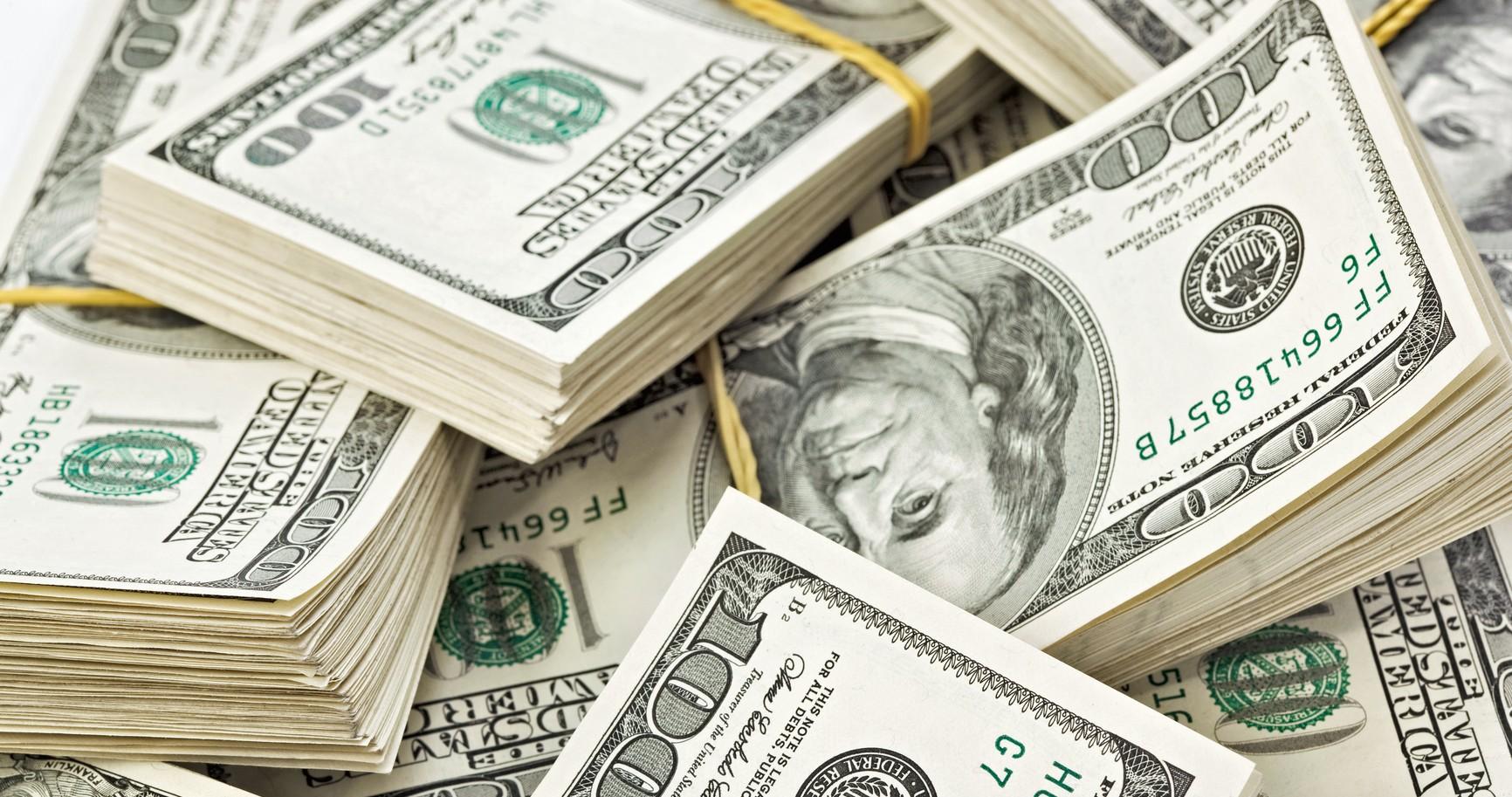 استقرار سعر الدولار عند 12.70 جنيهًا للبيع في السوق السوداء