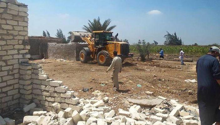 غضب بين أهالي قرية حمودة بالشرقية بعد هدم منازلهم بحجة تبعيتها للجيش