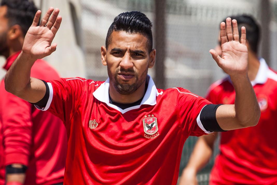 طبيب الأهلي يكشف عن سبب تخلف زكريا والشناوي عن التدريبات