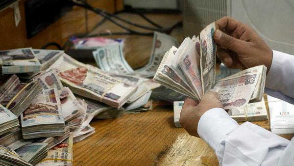 خبير مالي: إغلاق 53 شركة صرافة يتسبب في خسائر كبيرة للبنوك