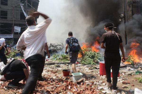 شاهد عيان:الامن اخرج النساء والاطفال من مسجد رابعة وقتلوا الرجال