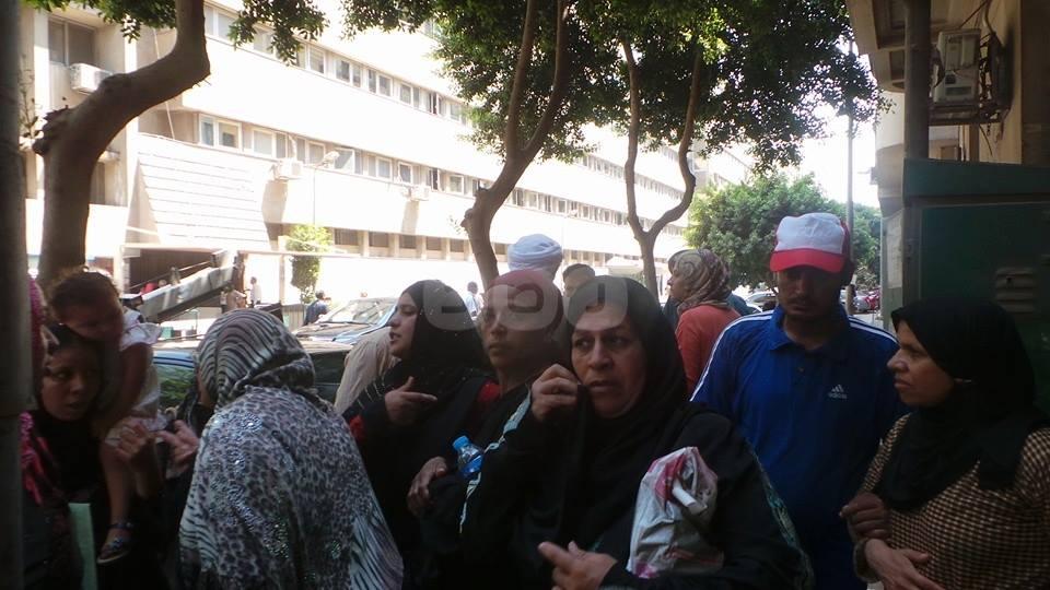 بالصور.. وقفة لأهالي “تل العقارب” أمام مجلس الوزراء