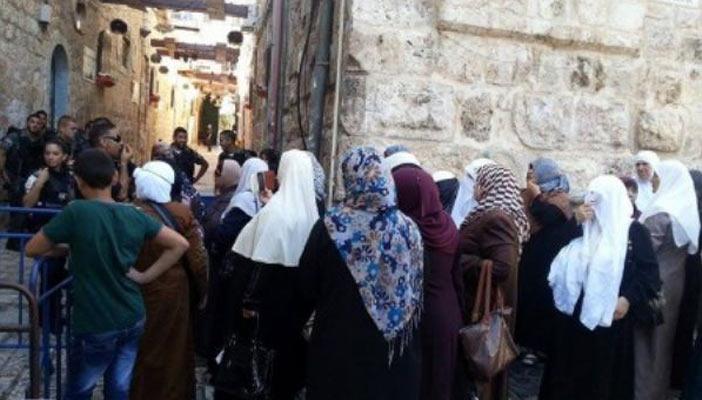 قوات الاحتلال تمنع النساء من دخول المسجد الأقصى