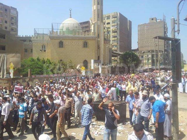 الآلاف يتظاهرون بالهرم في “جمعة الشهداء”