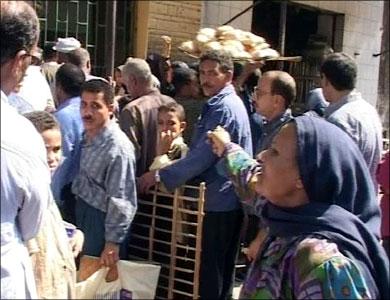 “بلومبرج”: السيسي يتخذ قرارات قاسية من أجل صندوق النقد الدولي