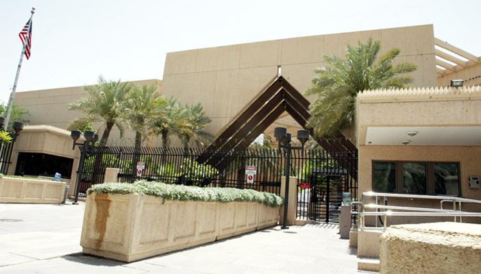 تويتر يشتعل بخبر إغلاق السفارة الأميركية بالرياض والملحق الإعلامي ينفي