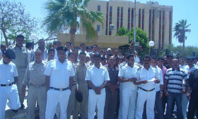 مع استمرار اعتصام أمناء الشرطة.. دعوات لتطبيق قانون التظاهر عليهم