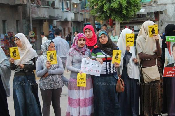 بالصور..سلاسل بشرية لرفض “الانقلاب” بالاسكندرية