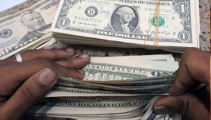 خبراء لـ”رصد”: ارتفاع سعر الدولار قريبًا وموجة غلاء تضرب الأسعار