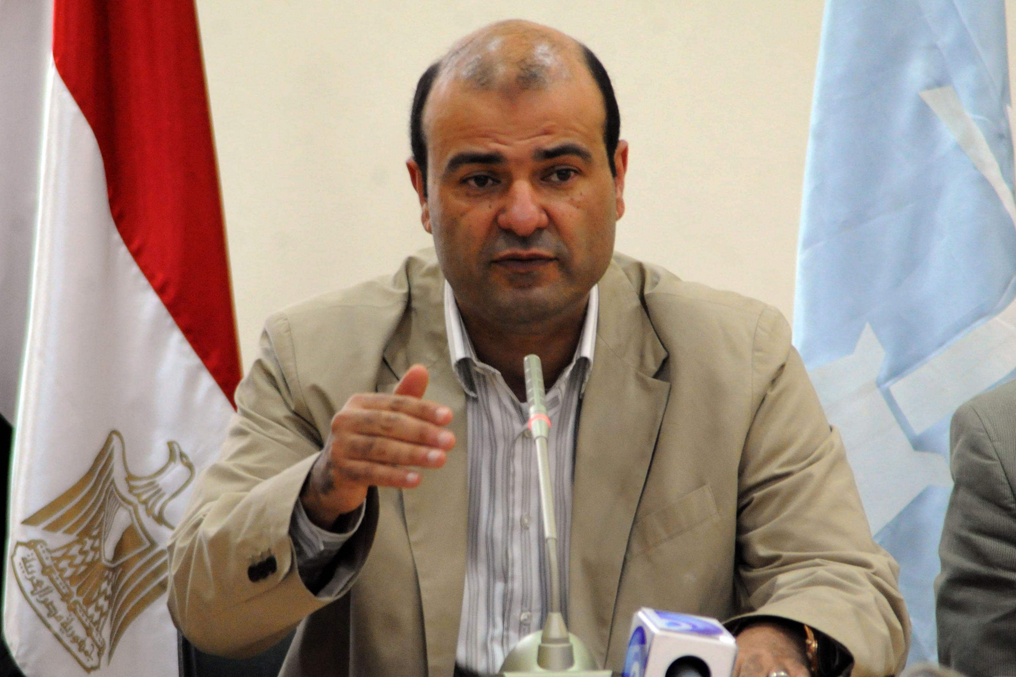 “بكري”: منع وزير التموين المستقيل من السفر