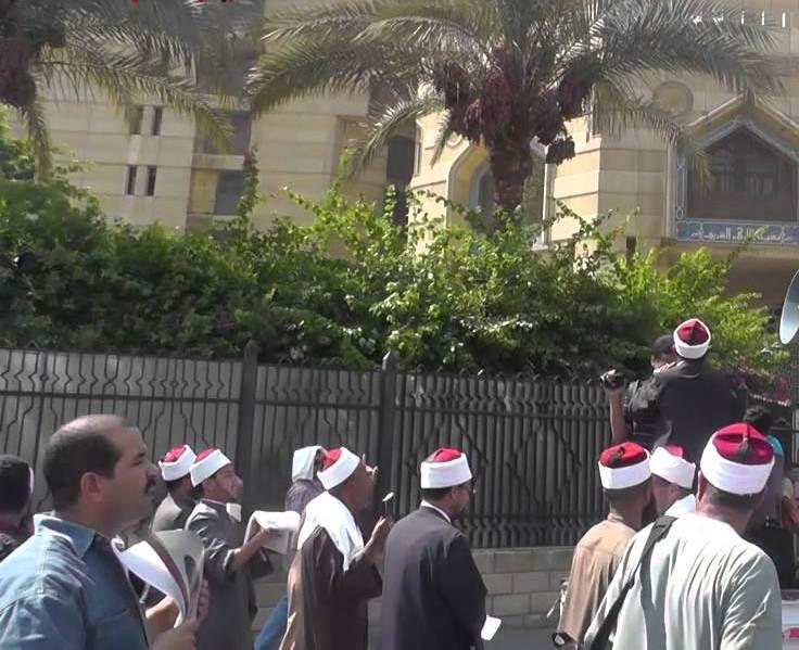 أنباء عن إلغاء تراخيص خطباء الجمعة لغير خريجي الأزهر