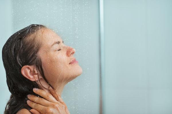أسباب قد تغير وجهة نظرك في الاستحمام بالماء الساخن