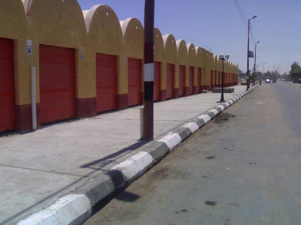 أسوان:حالة من الغضب لتأخرتسليم المحلات التجارية للشباب