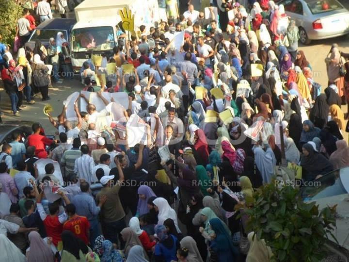 وقفة لطلاب جامعة السويس للتنديد بالانقلاب