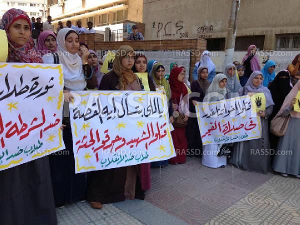 وقفة ضد الانقلاب الدموى في صيدلة الإسكندرية