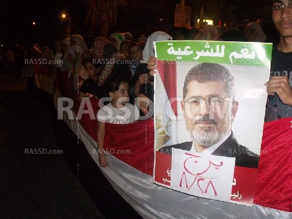 بالصور.. وقفة وعرض سنيمائى ببرج العرب رفضا للانقلاب